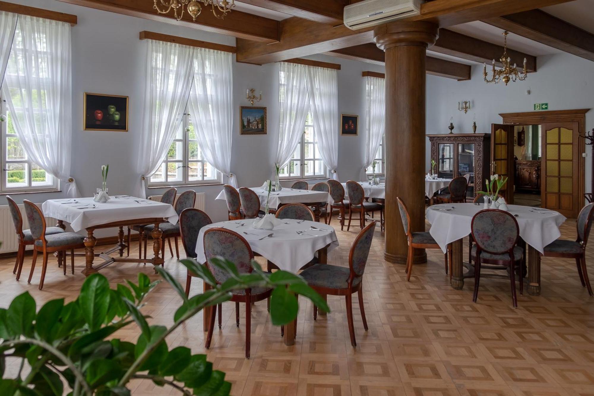 Dwor W Bychowie Гневино Экстерьер фото